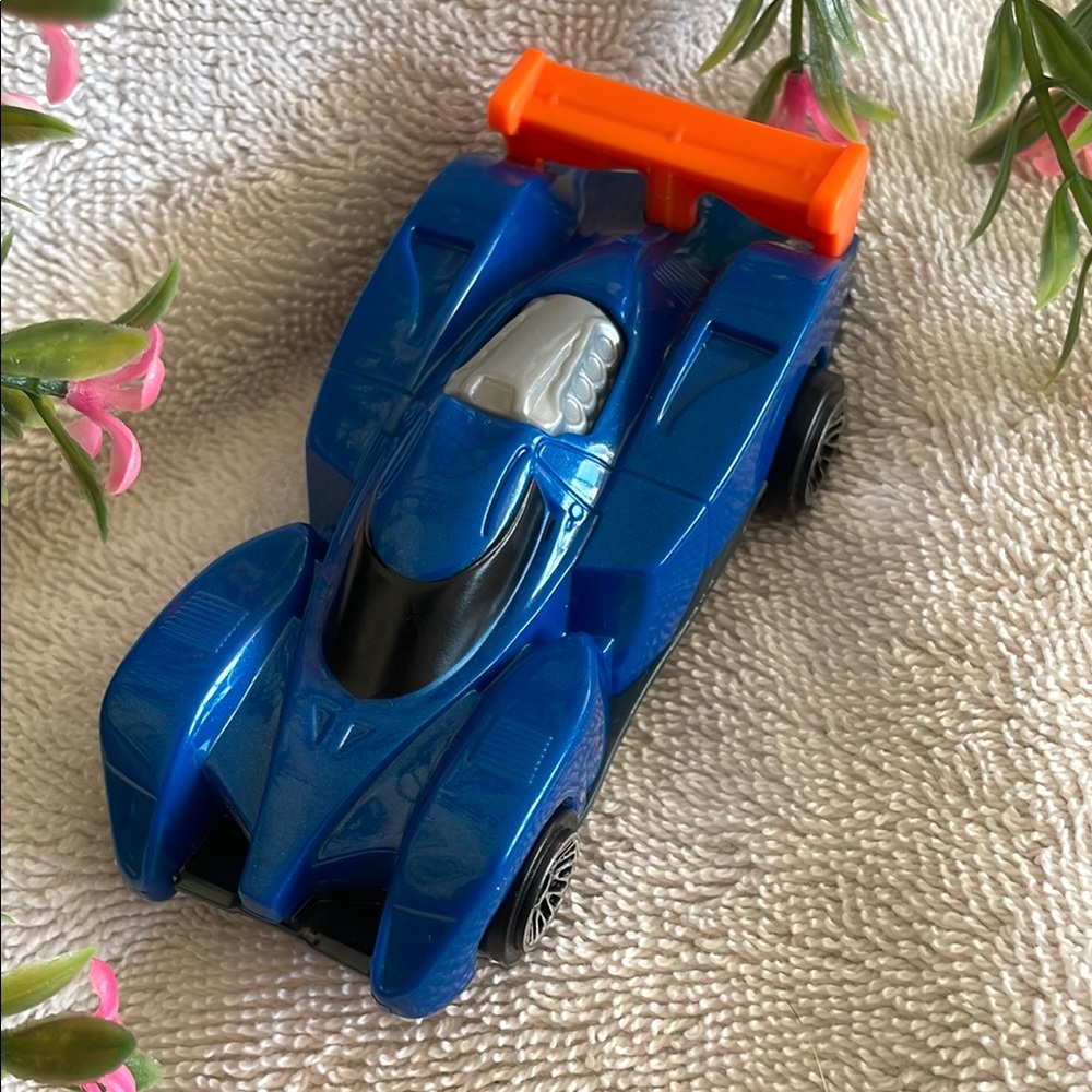 2017 Hot Wheels McDonalds Pull Back Release 1:55 Race Car Blue